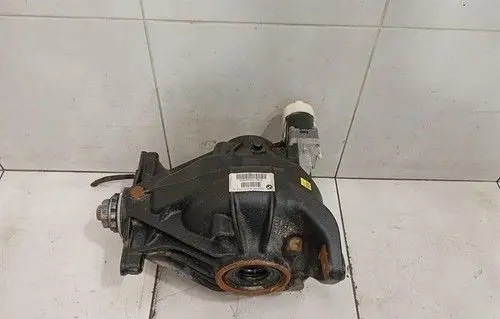 BMW M5 F90 Rear differential/diff mount bracket 7856928