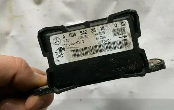 Mercedes-Benz ML W164 ESP acceleration yaw rate sensor A0045423818 0045423818