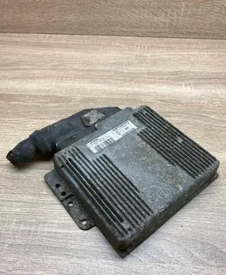 Renault Megane I Engine control unit/module ECU HOM7700870572 S103750013A WITHPLUG