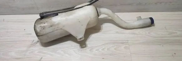 Windshield washer fluid reservoir/tank