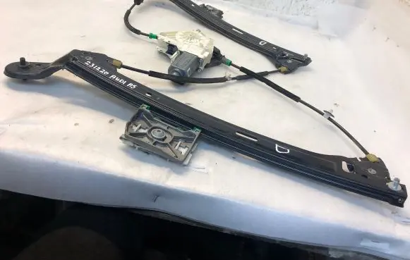 Audi A5 Sportback 8TA Front door window regulator with motor 8t0959802b