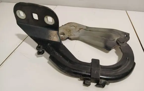 Engine bonnet/hood hinges