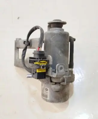 Mercedes-Benz C W205 Vacuum pump A0004303832