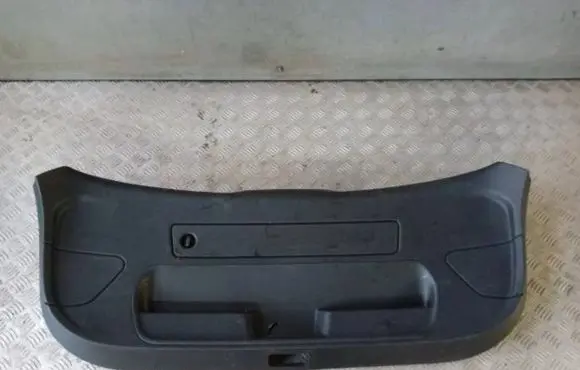 Audi A1 Tailgate trim 8X4867979