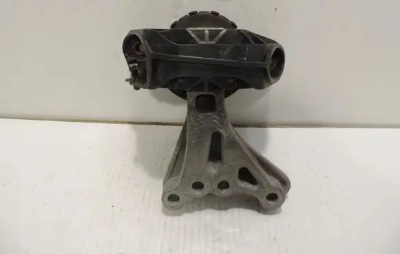Opel Crossland X Engine mount vacuum valve 9676771080