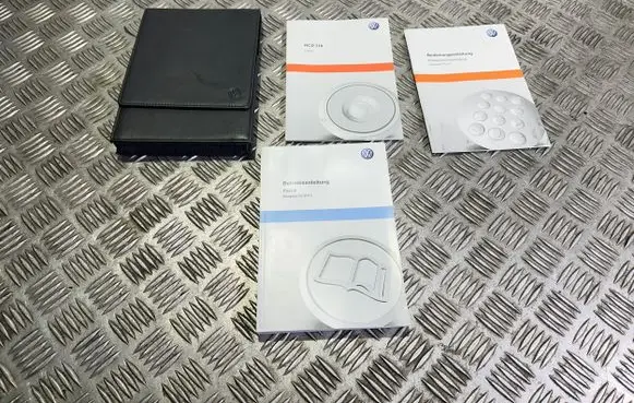 Volkswagen PASSAT B7 User manual 141557PL701 7000267935