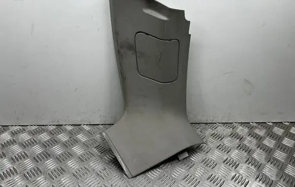 (D)pillar trim (top)