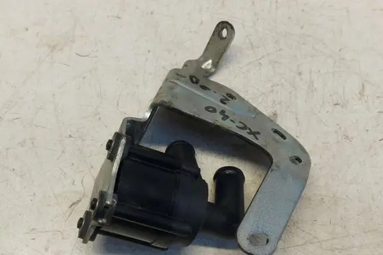 Volvo XC40 Electric auxiliary coolant/water pump 31439790
