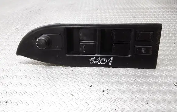 Suzuki Grand Vitara II Electric window control switch 8372765J0