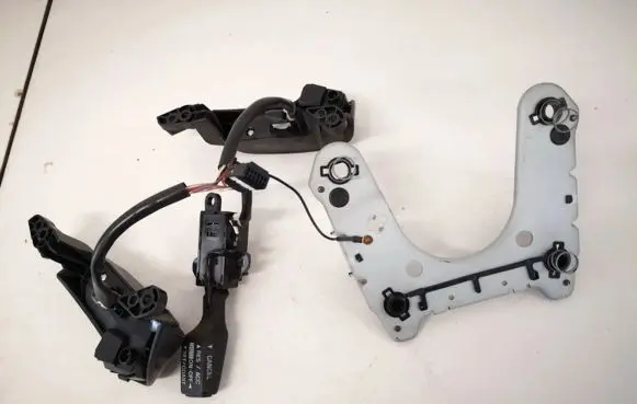 Steering wheel buttons/switches