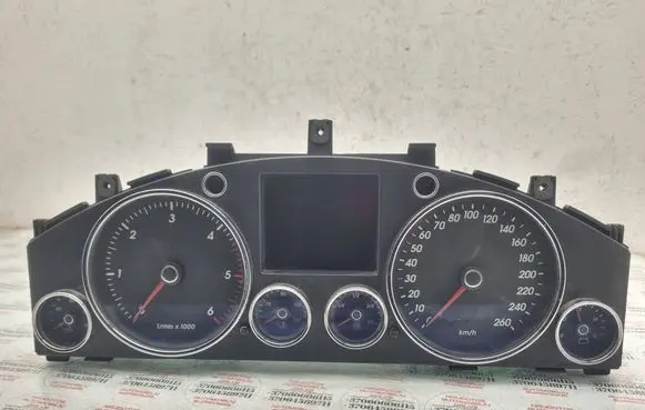 Volkswagen Touareg I Speedometer (instrument cluster) 7L6920880M
