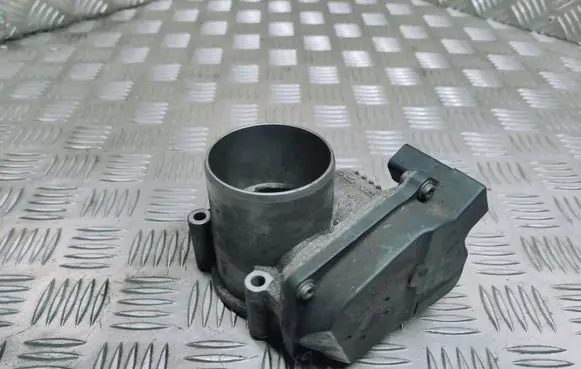 Volkswagen Eos Throttle valve 03C133062C