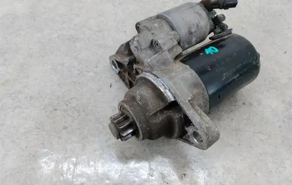 Volkswagen Fox Starter motor 021911023G