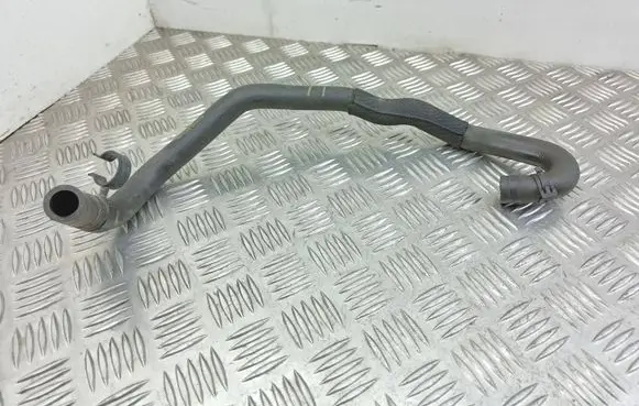 Mercedes-Benz E W212 Engine coolant pipe/hose A2125060135