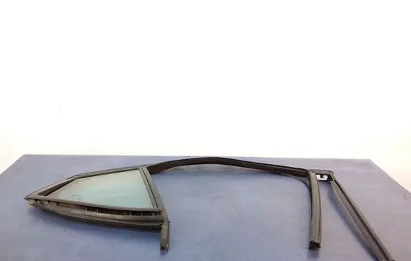 Opel Astra K Rear door window glass 556740102