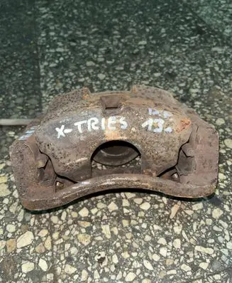Nissan X-Trail T31 Front brake caliper
