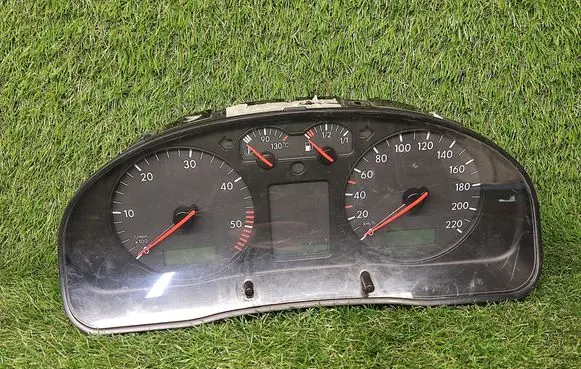 Speedometer (instrument cluster)