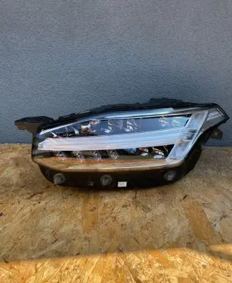 Volvo XC90 Headlight/headlamp 31353155