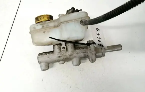 Master brake cylinder