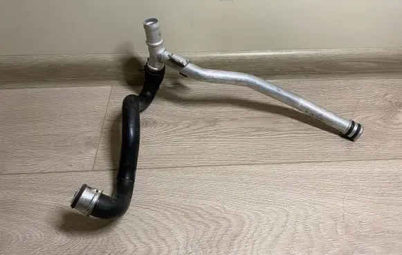 Porsche Panamera (970) Engine coolant pipe/hose 94610606921 97010642101