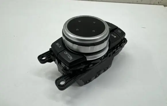 Head unit multimedia control