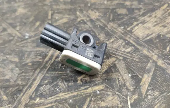 Mazda 3 II Airbag deployment crash/impact sensor 8V4T14B006AA