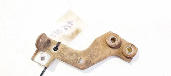 Engine mounting bracket