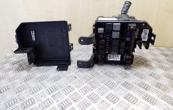 KIA Sorento Fuse module 919502P000 919412P030