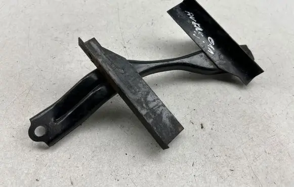 Toyota Avensis T270 Battery bracket 