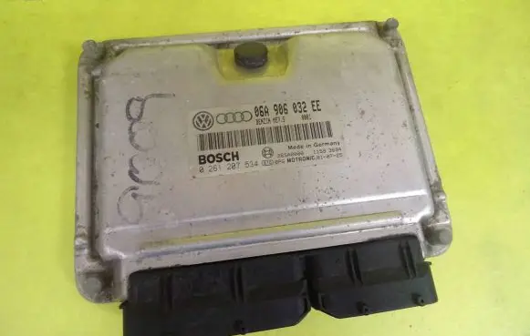 Seat Leon (1M) Engine control unit/module 06A906032EE 0261207534