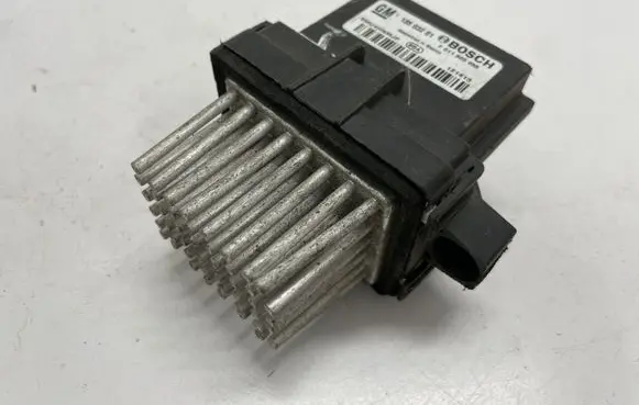 Opel Astra J Heater blower fan relay 13503201