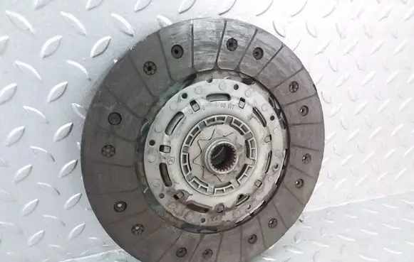 Volvo S40 Clutch pressure plate 324043010