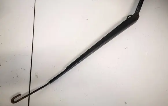 Nissan X-Trail T30 Front wiper blade arm