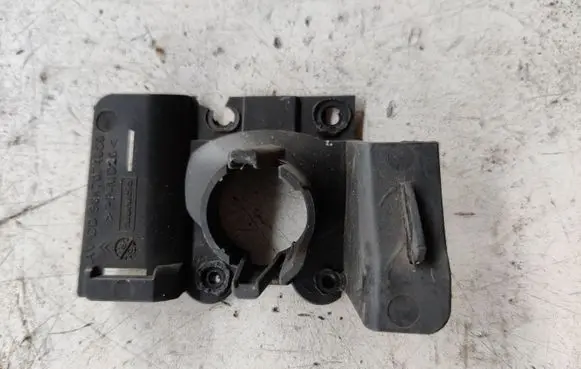 Citroen C6 Front bumper mounting bracket 9647074080