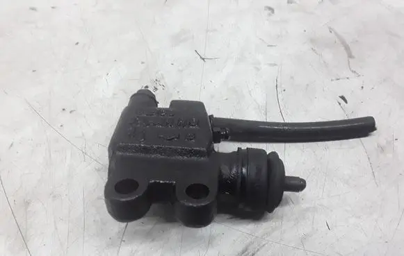 Clutch slave cylinder