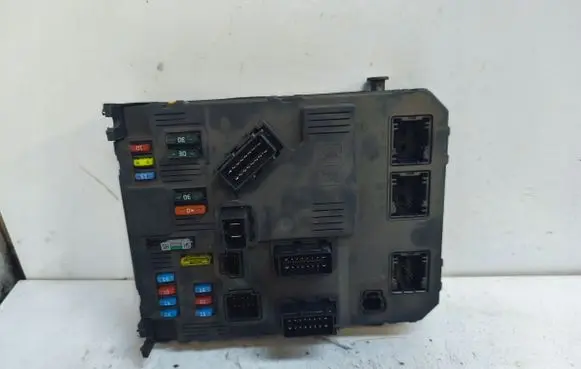 Peugeot Partner Fuse box cover 