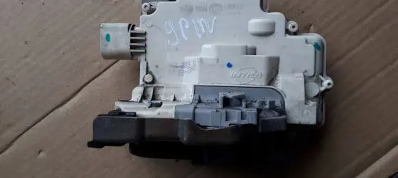 Audi A4 S4 B8 8K Rear door lock 8K0839015