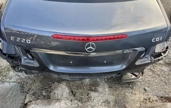 Mercedes-Benz E A207 Tailgate/trunk/boot lid 
