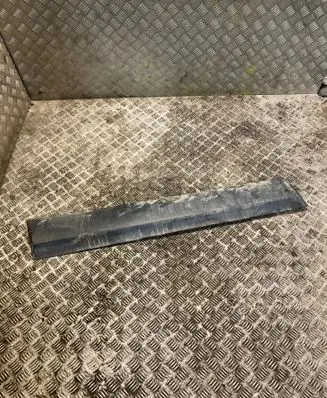 Nissan Qashqai Front door trim (molding) 80871JD00A