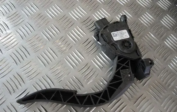 Porsche Macan (95B) Accelerator throttle pedal 8K1723523A