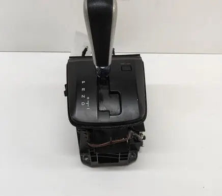 Isuzu D-Max Gear shifter/selector 8974175263