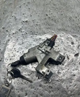 Volkswagen Jetta II Ignition lock 357905851