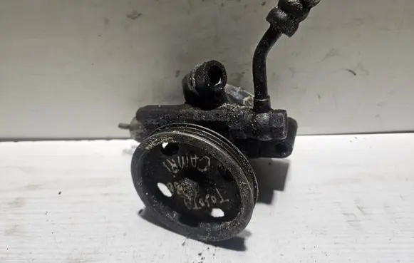 Toyota Carina T190 Power steering pump 32031