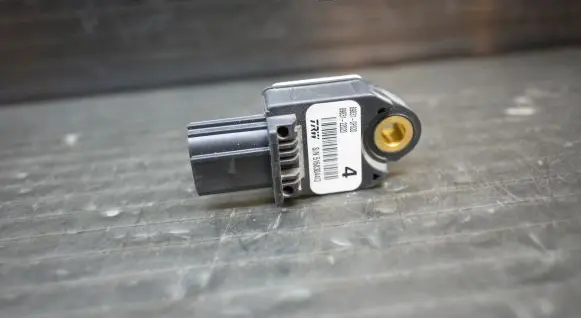 Lexus IS 220D-250-350 Airbag deployment crash/impact sensor 898310P020
