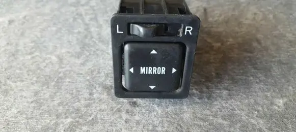 Toyota Land Cruiser (J100) Wing mirror switch 1835024