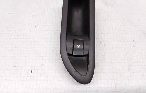 Renault Laguna II Electric window control switch 8200016013