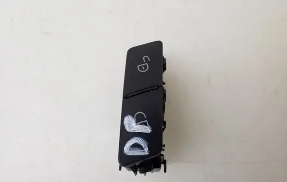 Mercedes-Benz E W212 Central locking switch button A2048706410