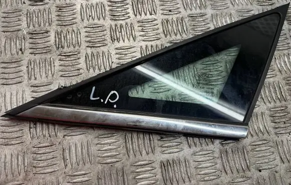 Ford Ecosport Front triangle window/glass
