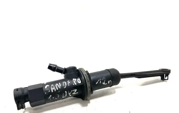 Dacia Sandero Clutch master cylinder 8200424004D 8200424004