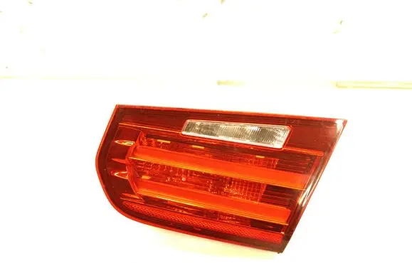 Tailgate rear/tail lights